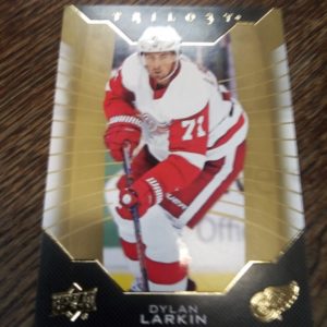 NHL 2019-20 UD TRILO3Y DYLAN LARKIN