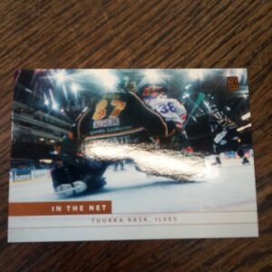 2005-06-Tuuka Rask in the net
