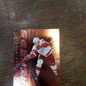 1999 UD MVP Snipers Steve Yzerman