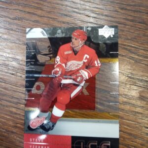 2000 Holo UD Ice Steve Yzerman