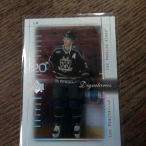2000-01 UD dignitaries Luc Robitaille