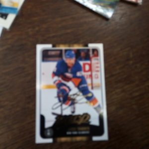 2011-12 UD mvp John Tavares signature