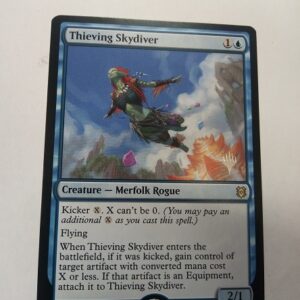 Thieving Skydiver (V.1) Zendikar Rising: Promo (Kopio)