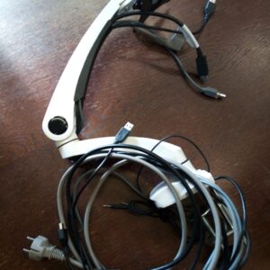 Pöytään ruuvattava näytön teline