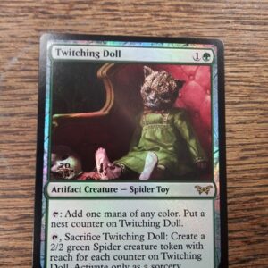 Twitching Doll (V.1) Duskmourn: House of Horror: Promos prelikka