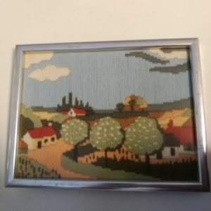 Kylä/maatila ristipistotyö taulu (K)