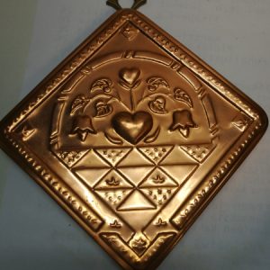 Kupari "sydän ja kissankellot" vuoka/seinäkoriste (K)