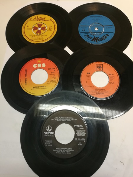 LP 5kpl sekalaisia Suomalais-artistien levyjä (K)