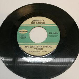 LP Single: Johnny & The Sounds - Mä elän yhtä päivää varten/Tunti vain (K)
