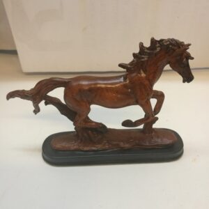 Pieni puinen hevoskoristepatsas (K)