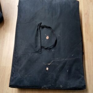 Taitettava hierontapöytä kantolaukulla