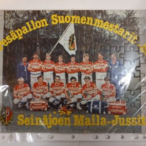 Pesäpallon Suomenmestarit Seinäjoen Maila-Jussit palapeli-muistokoriste