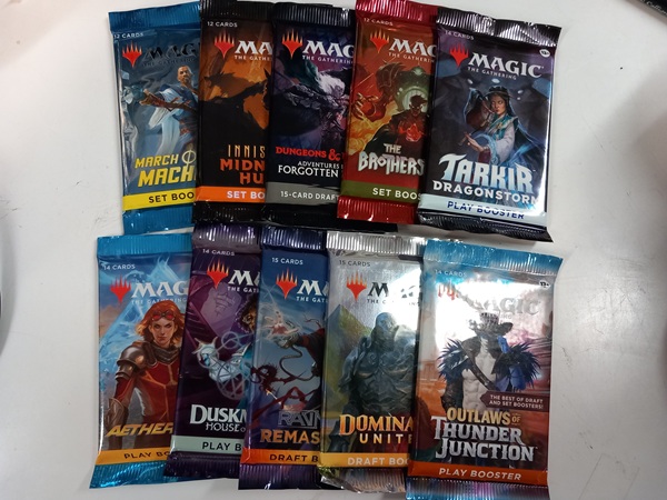 10 Boosterin MTG Booster-lajitelma