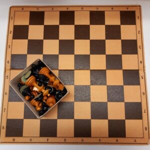 Vanha Shakkilauta ja Nappulat