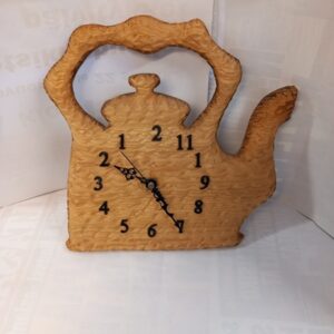 Puinen Pannu-seinäkello