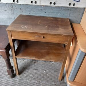 Puu lipasto/yöpöytä