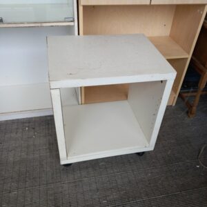 Rullilla pieni pöytä